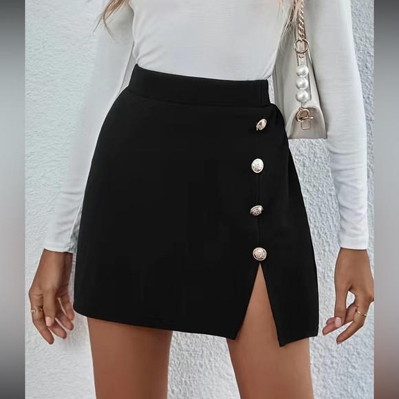 Dresses & Skirts - Navy blue button detail slit thigh mini skirt
